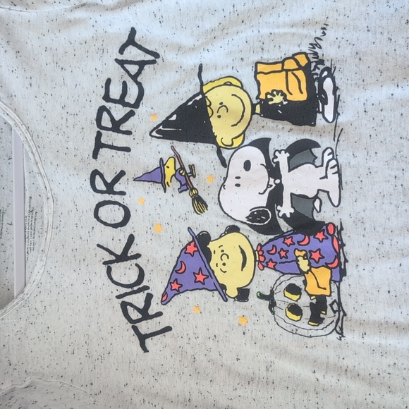 🔴Licensed Halloween t-shirt euc - Picture 1 of 4